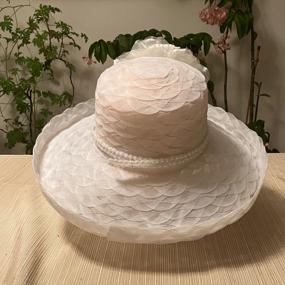 Elegant White Floral Women's Hat - Picture 5 of 5